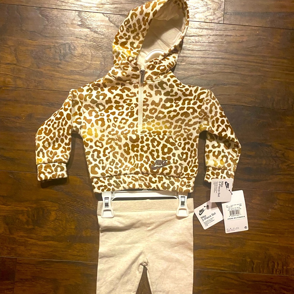 Nike baby girls 12 months 2 piece set
